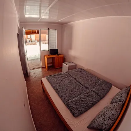 Vakantiehuis кокиче 2 *